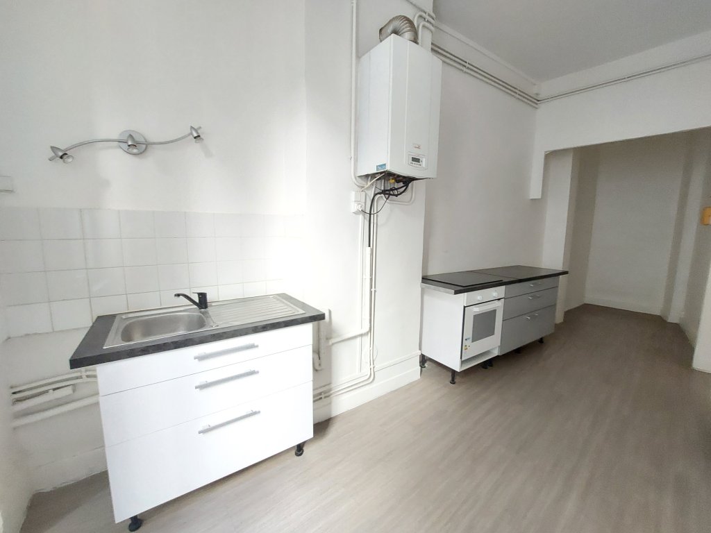 APPARTEMENT T3 A LOUER - ST ETIENNE - 79.43 m2 - 690 &euro; charges comprises par mois