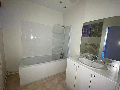 APPARTEMENT T3 A LOUER - ST ETIENNE - 80.44 m2 - 720 € charges comprises par mois