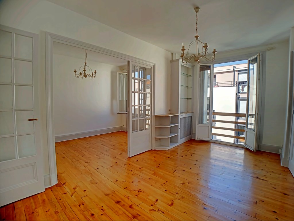 APPARTEMENT T3 A LOUER - ST ETIENNE - 69.8 m2 - 690 &euro; charges comprises par mois