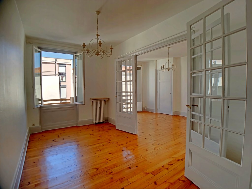 APPARTEMENT T3 A LOUER - ST ETIENNE - 69.8 m2 - 690 &euro; charges comprises par mois