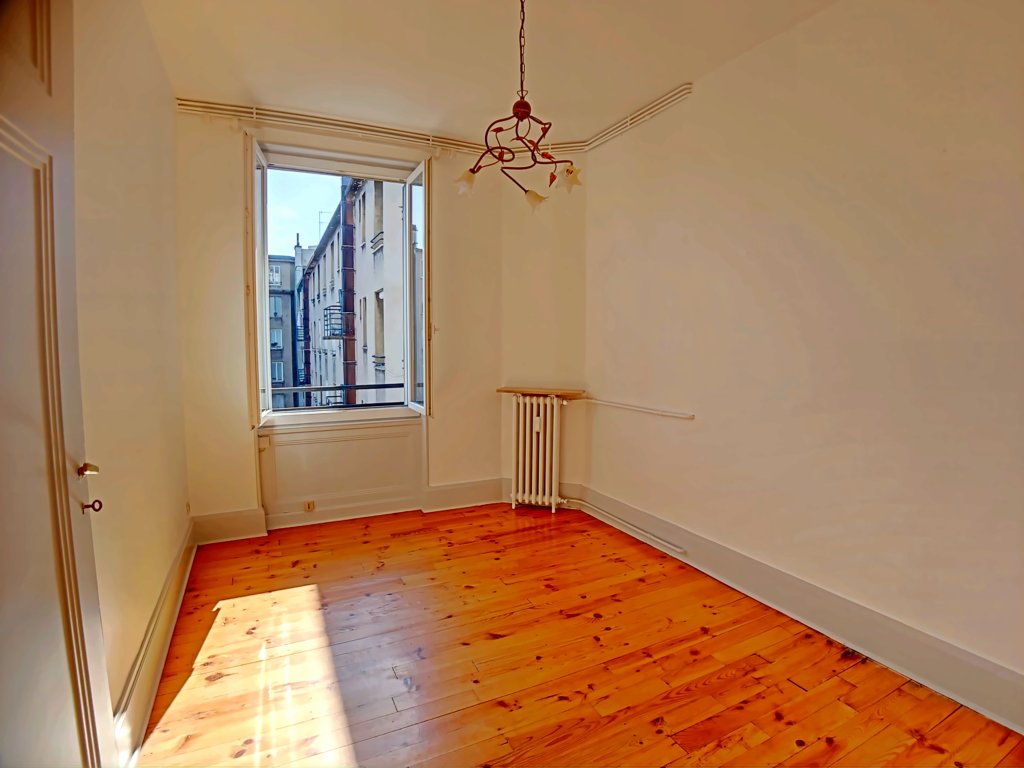 APPARTEMENT T3 A LOUER - ST ETIENNE - 69.8 m2 - 690 &euro; charges comprises par mois