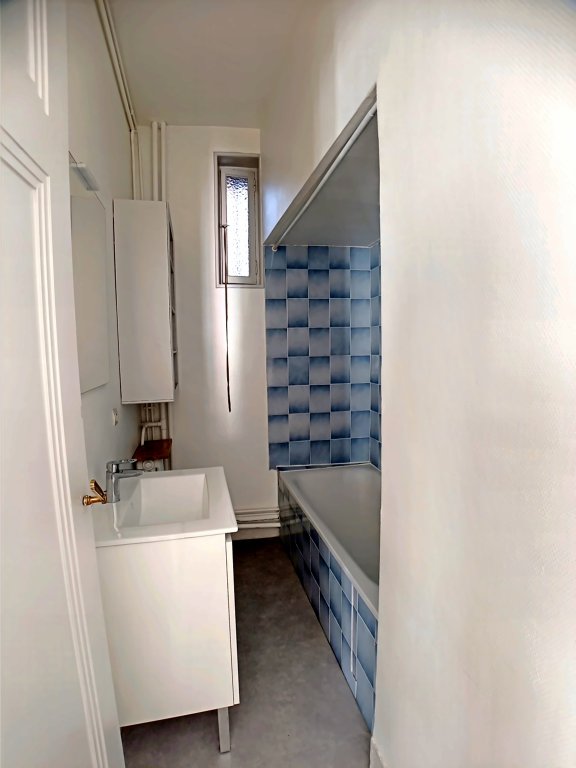 APPARTEMENT T3 A LOUER - ST ETIENNE - 69.8 m2 - 690 &euro; charges comprises par mois