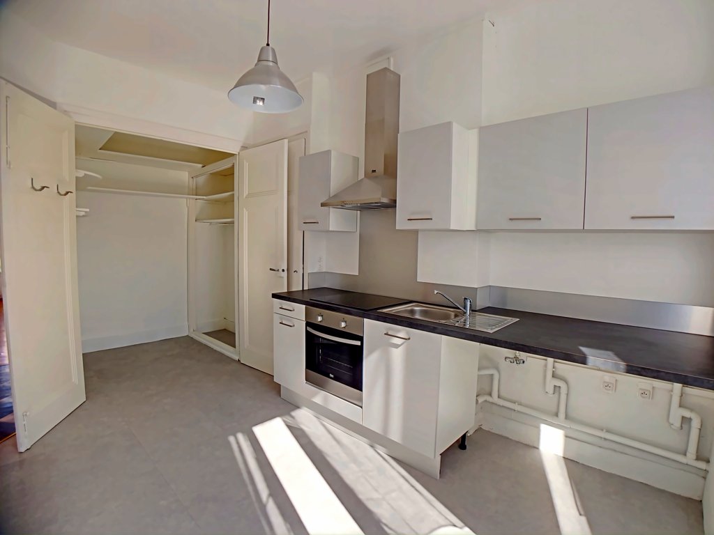 APPARTEMENT T3 A LOUER - ST ETIENNE - 69.8 m2 - 690 &euro; charges comprises par mois