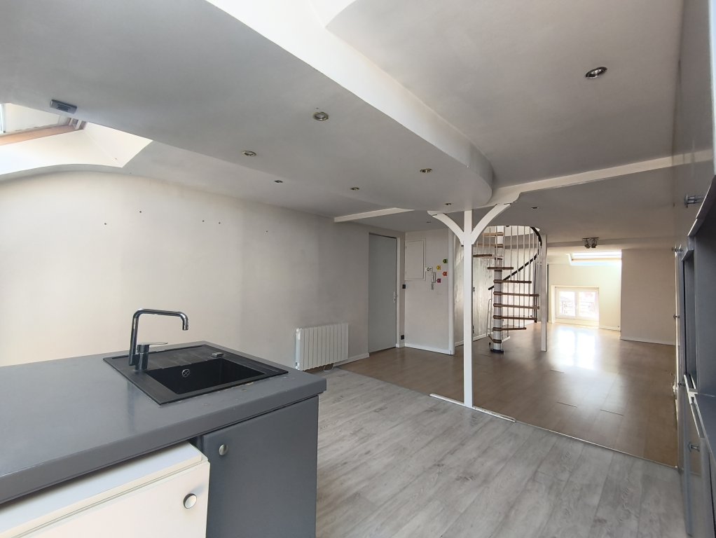 APPARTEMENT T3 A LOUER - ST ETIENNE - 70.85 m2 - 635 &euro; charges comprises par mois