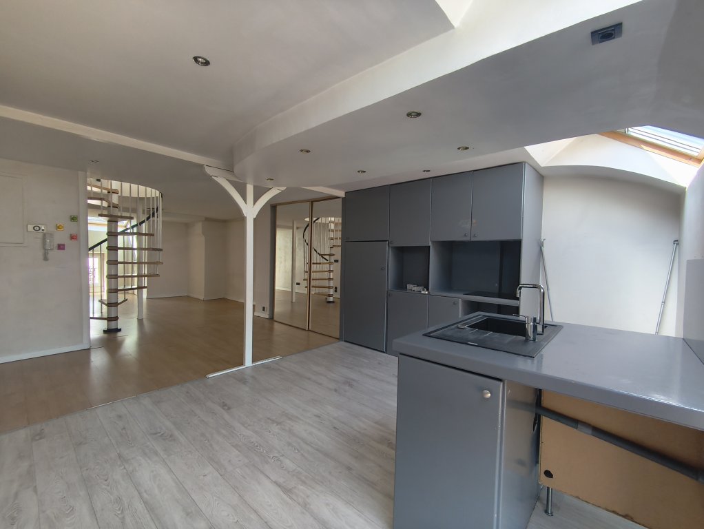 APPARTEMENT T3 A LOUER - ST ETIENNE - 70.85 m2 - 635 &euro; charges comprises par mois
