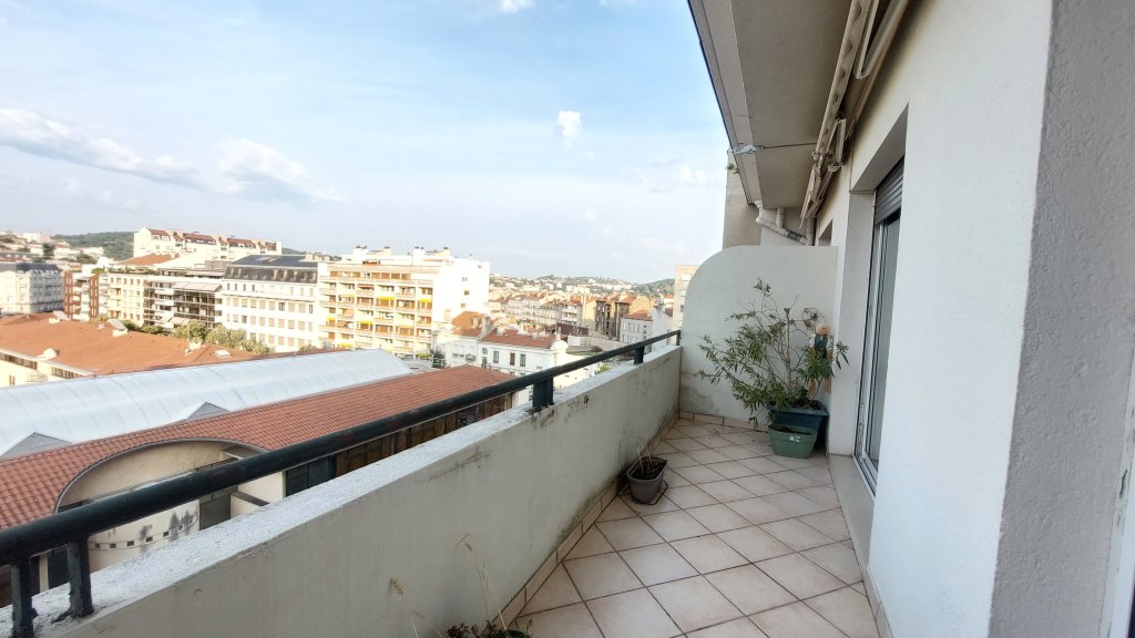 APPARTEMENT T3 A LOUER - ST ETIENNE - 86.45 m2 - 940 &euro; charges comprises par mois
