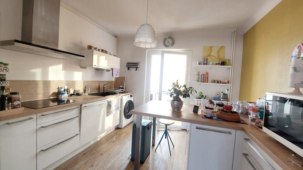 APPARTEMENT T3 A LOUER - ST ETIENNE - 86.45 m2 - 940 &euro; charges comprises par mois