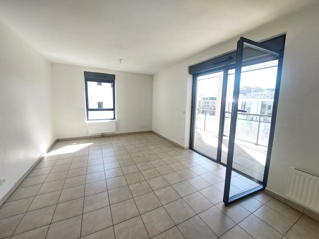 APPARTEMENT T3 A LOUER - ST ETIENNE - 59.89 m2 - 747 &euro; charges comprises par mois