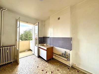 APPARTEMENT T3 A LOUER - ST ETIENNE - 74.9 m2 - 695 € charges comprises par mois