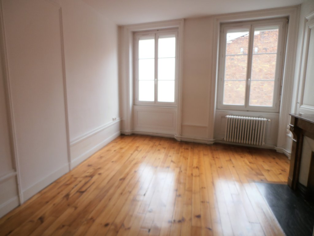 APPARTEMENT T3 A LOUER - ST ETIENNE - 99.03 m2 - 690 &euro; charges comprises par mois