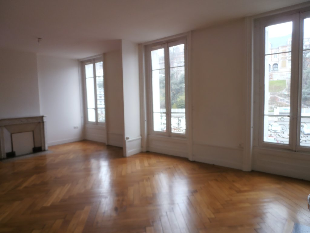 APPARTEMENT T3 A LOUER - ST ETIENNE - 99.03 m2 - 690 &euro; charges comprises par mois