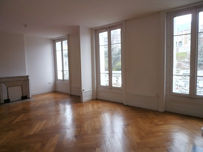 APPARTEMENT T3 A LOUER - ST ETIENNE - 99.03 m2 - 690 € charges comprises par mois