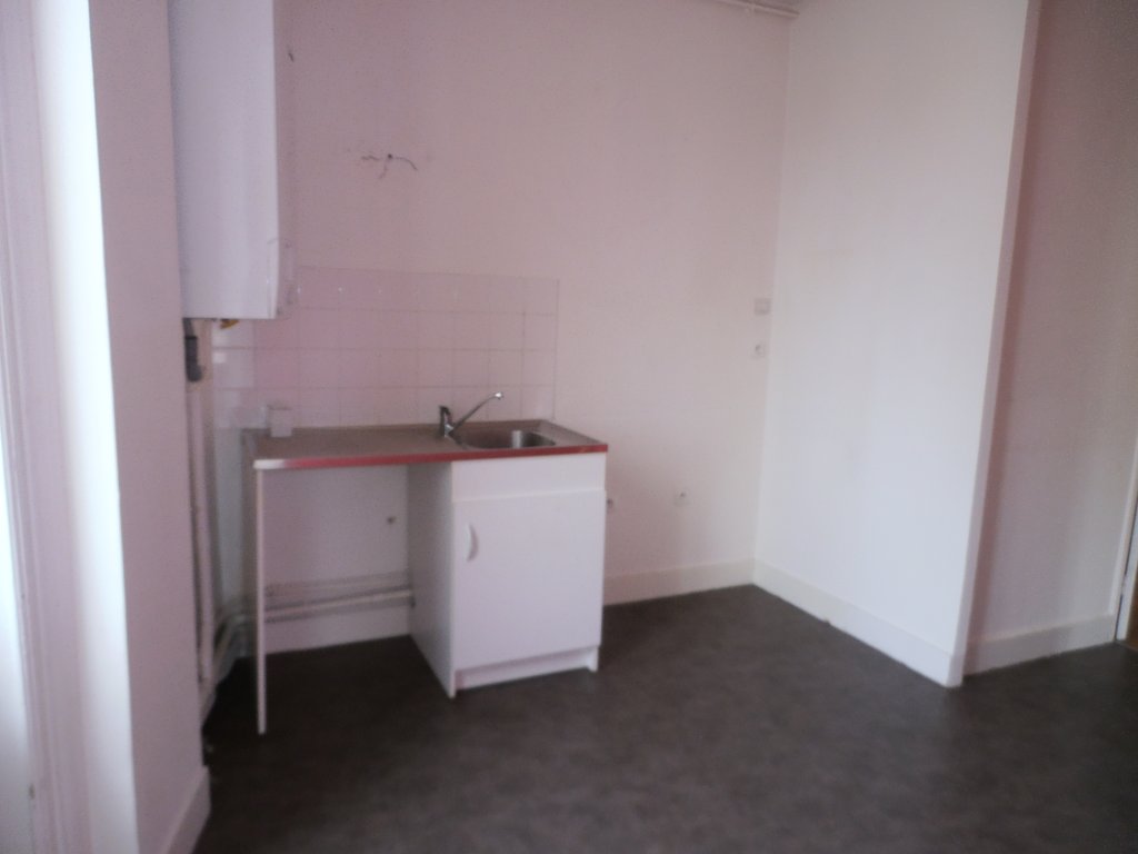 APPARTEMENT T3 A LOUER - ST ETIENNE - 99.03 m2 - 690 &euro; charges comprises par mois