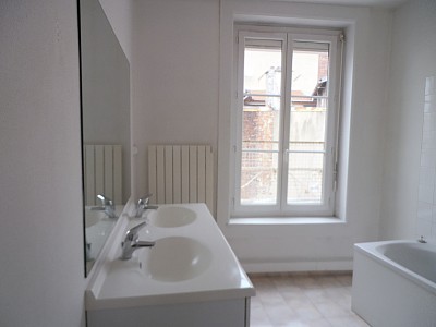 APPARTEMENT T3 A LOUER - ST ETIENNE - 99.03 m2 - 690 € charges comprises par mois