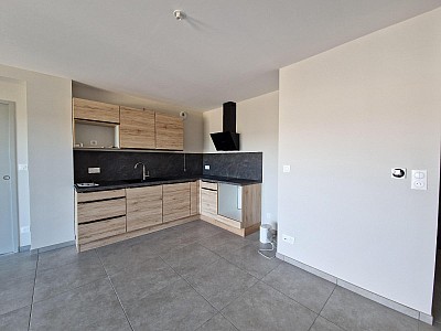APPARTEMENT T3 A LOUER - ST GENEST LERPT - 77.91 m2 - 960 € charges comprises par mois