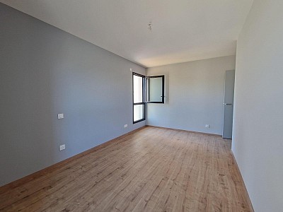 APPARTEMENT T3 A LOUER - ST GENEST LERPT - 77.91 m2 - 960 € charges comprises par mois