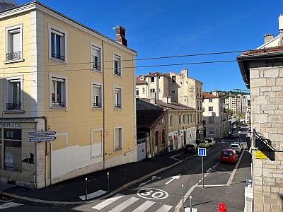 APPARTEMENT T3 A VENDRE - ST ETIENNE - 74 m2 - 60 000 €