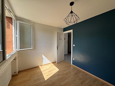 APPARTEMENT T3 A VENDRE - ST ETIENNE - 57 m2 - 75 000 €