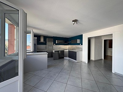 APPARTEMENT T3 A VENDRE - ST ETIENNE - 57 m2 - 75 000 €