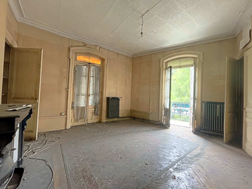 Appartement T3 à rénover entièrement secteur Faculté