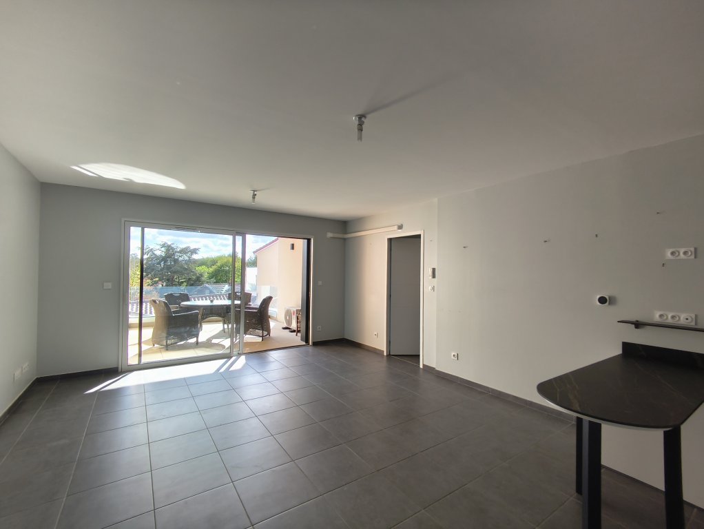 APPARTEMENT T4 A LOUER - ANDREZIEUX BOUTHEON - 91.35 m2 - 1 200 &euro; charges comprises par mois