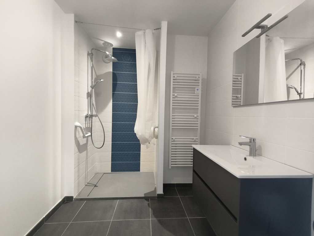APPARTEMENT T4 A LOUER - ANDREZIEUX BOUTHEON - 91.35 m2 - 1 200 &euro; charges comprises par mois