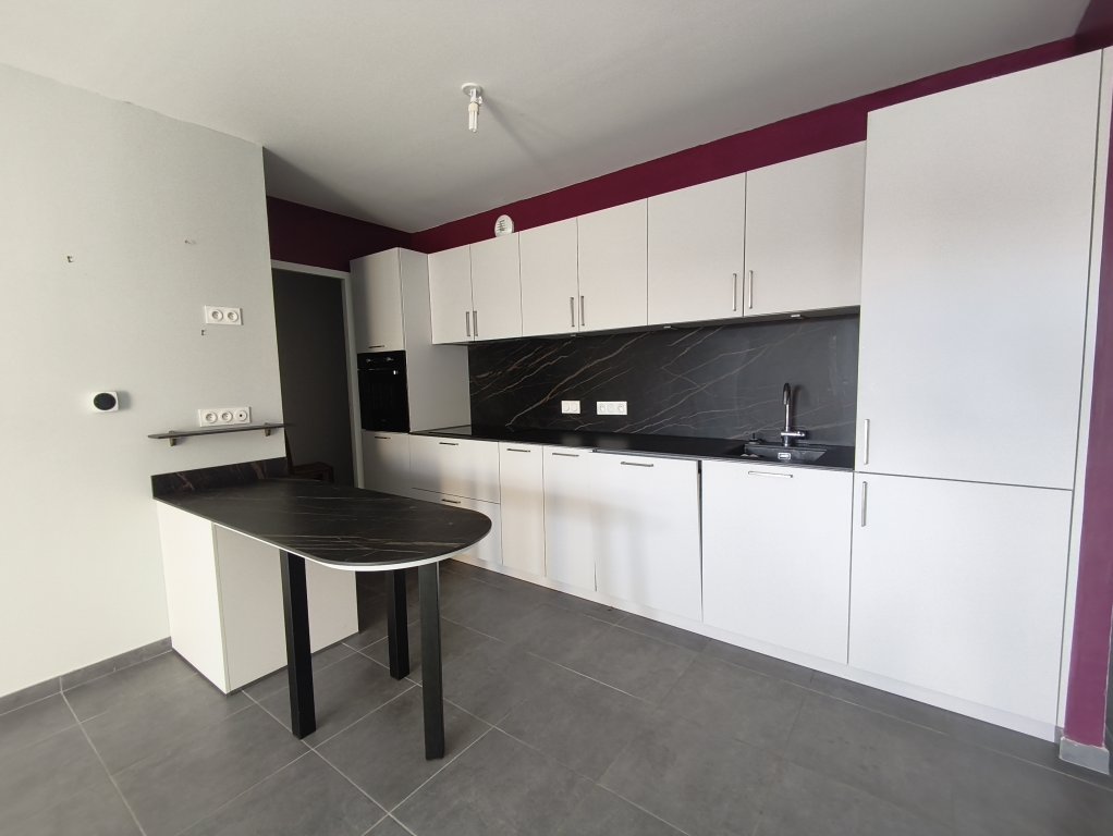 APPARTEMENT T4 A LOUER - ANDREZIEUX BOUTHEON - 91.35 m2 - 1 200 &euro; charges comprises par mois