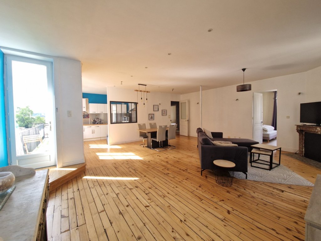 APPARTEMENT T4 A LOUER - ST ETIENNE Parc Giron - 104.2 m2 - 750 &euro; charges comprises par mois