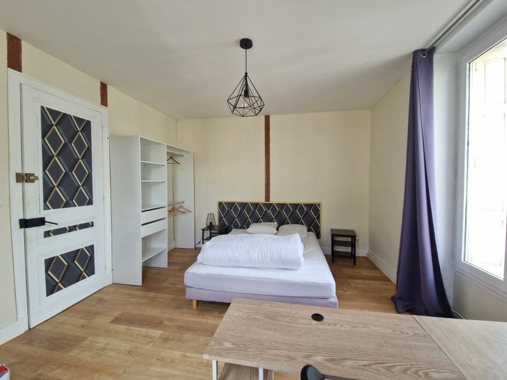 APPARTEMENT T4 A LOUER - ST ETIENNE Parc Giron - 104.2 m2 - 750 &euro; charges comprises par mois