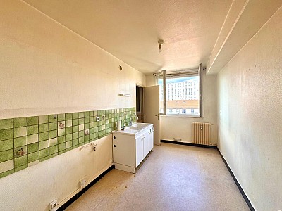 APPARTEMENT T4 A LOUER - ST ETIENNE - 96 m2 - 795 € charges comprises par mois