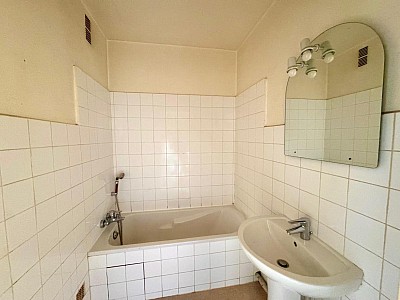 APPARTEMENT T4 A LOUER - ST ETIENNE - 96 m2 - 795 € charges comprises par mois
