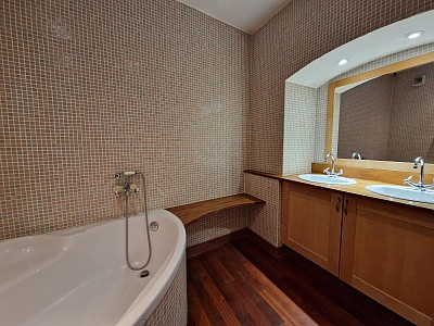 APPARTEMENT T4 A LOUER - ST ETIENNE - 112.53 m2 - 890 € charges comprises par mois