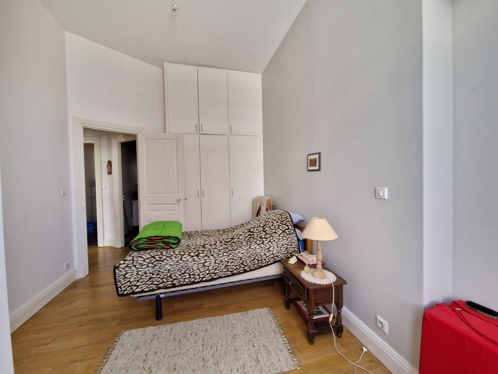 APPARTEMENT T4 A LOUER - ST ETIENNE - 120 m2 - 890 &euro; charges comprises par mois