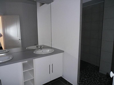 APPARTEMENT T4 A LOUER - ST ETIENNE - 120 m2 - 890 € charges comprises par mois