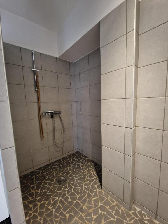 APPARTEMENT T4 A LOUER - ST ETIENNE - 120 m2 - 890 &euro; charges comprises par mois