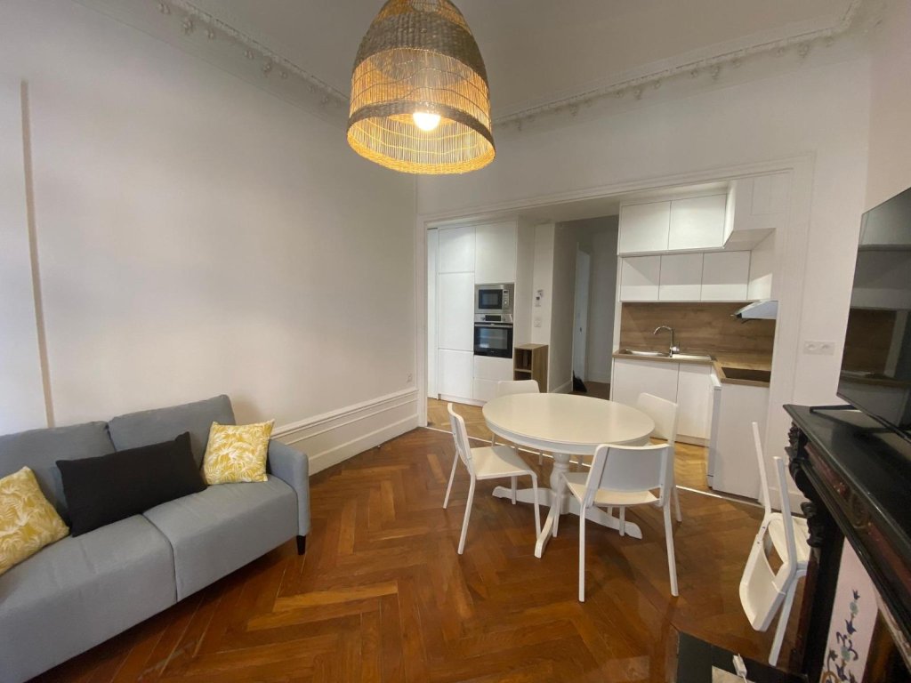 APPARTEMENT T4 A LOUER - ST ETIENNE - 82.08 m2 - 930 &euro; charges comprises par mois