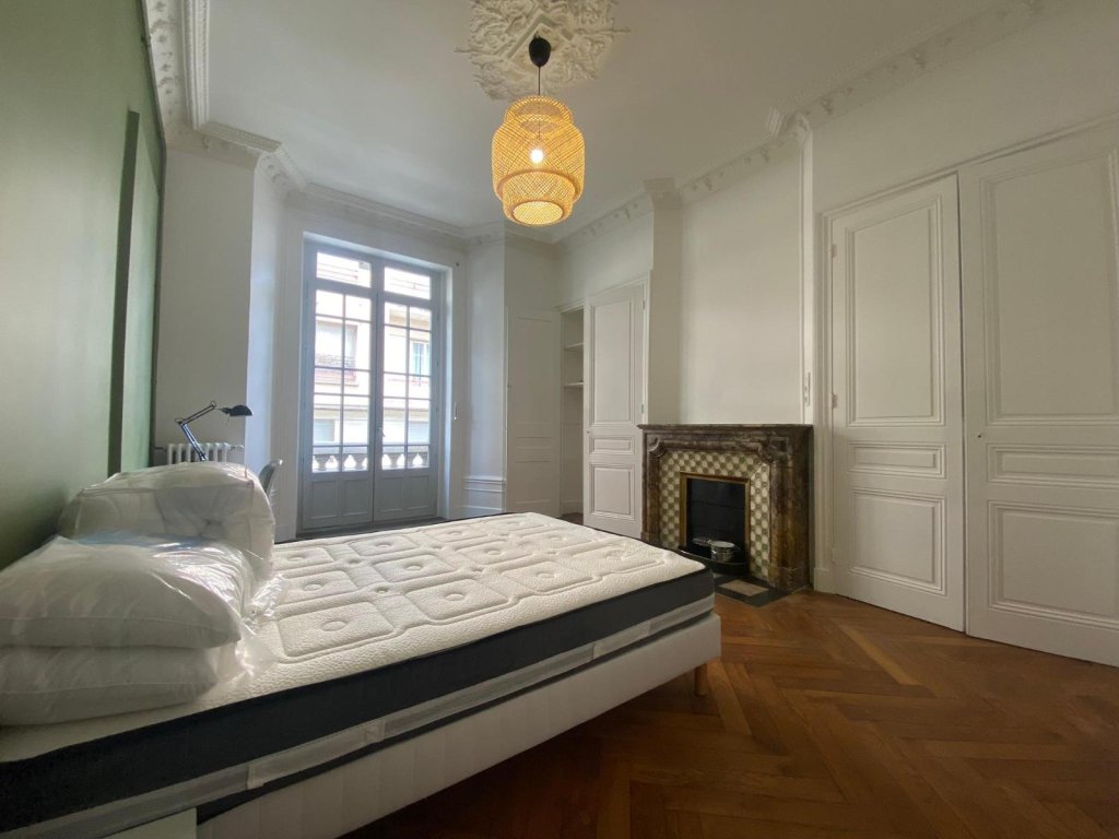 APPARTEMENT T4 A LOUER - ST ETIENNE - 82.08 m2 - 930 &euro; charges comprises par mois