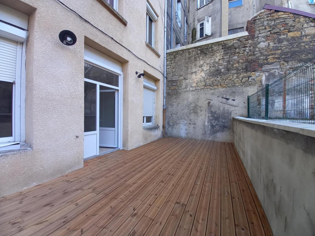 APPARTEMENT T4 A LOUER - ST ETIENNE - 76.26 m2 - 715 &euro; charges comprises par mois