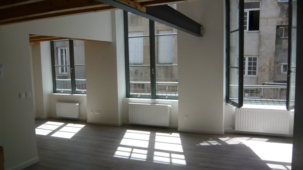 APPARTEMENT T4 A LOUER - ST ETIENNE - 86.08 m2 - 670 &euro; charges comprises par mois