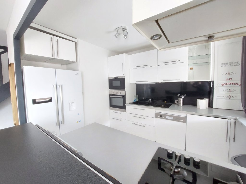 APPARTEMENT T4 A LOUER - ST ETIENNE - 84.81 m2 - 790 &euro; charges comprises par mois