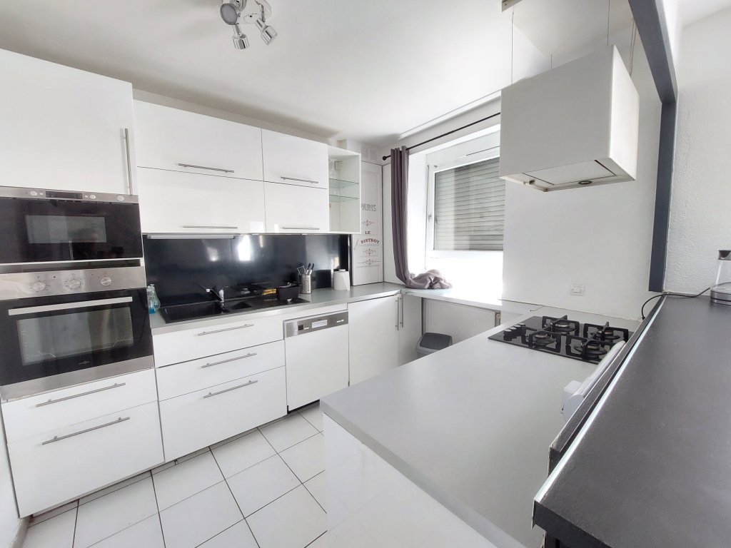 APPARTEMENT T4 A LOUER - ST ETIENNE - 84.81 m2 - 790 &euro; charges comprises par mois