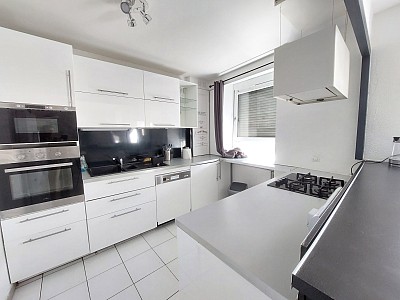 APPARTEMENT T4 A LOUER - ST ETIENNE - 84.81 m2 - 790 € charges comprises par mois