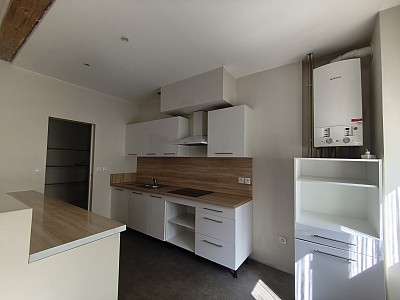 APPARTEMENT T4 A LOUER - ST ETIENNE - 170.3 m2 - 740 &euro; charges comprises par mois