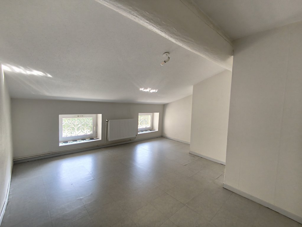 APPARTEMENT T4 A LOUER - ST ETIENNE - 170.3 m2 - 740 &euro; charges comprises par mois