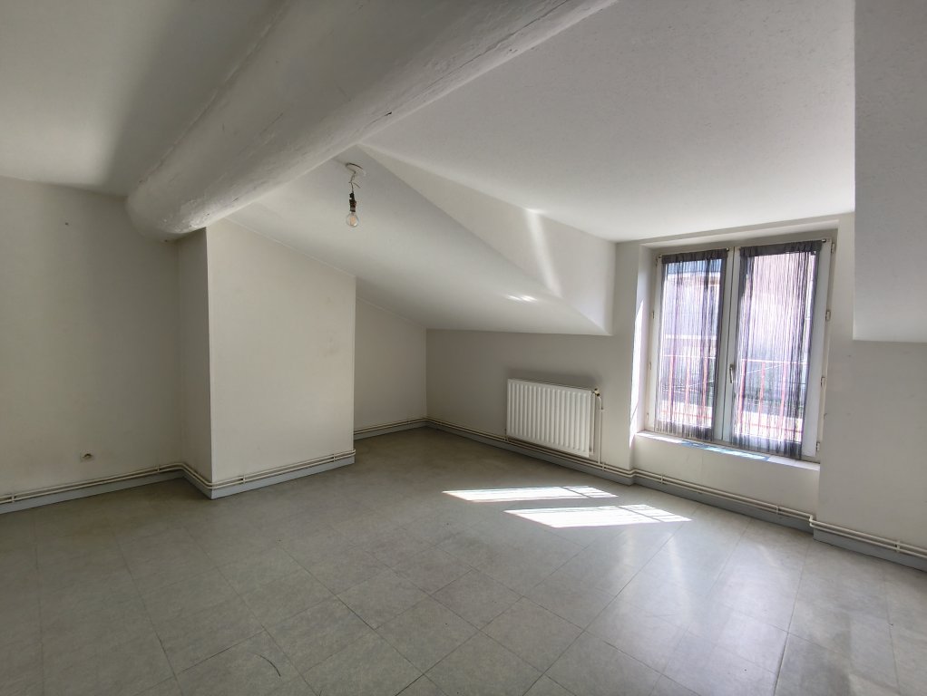 APPARTEMENT T4 A LOUER - ST ETIENNE - 170.3 m2 - 740 &euro; charges comprises par mois