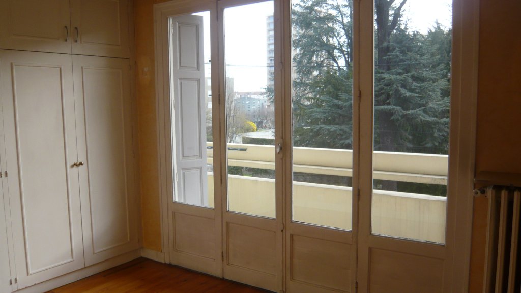 APPARTEMENT T4 A LOUER - ST ETIENNE - 68.6 m2 - 660 &euro; charges comprises par mois