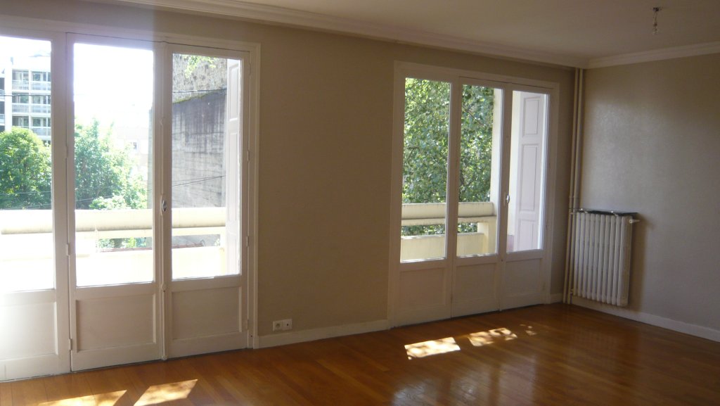 APPARTEMENT T4 A LOUER - ST ETIENNE - 68.6 m2 - 660 &euro; charges comprises par mois