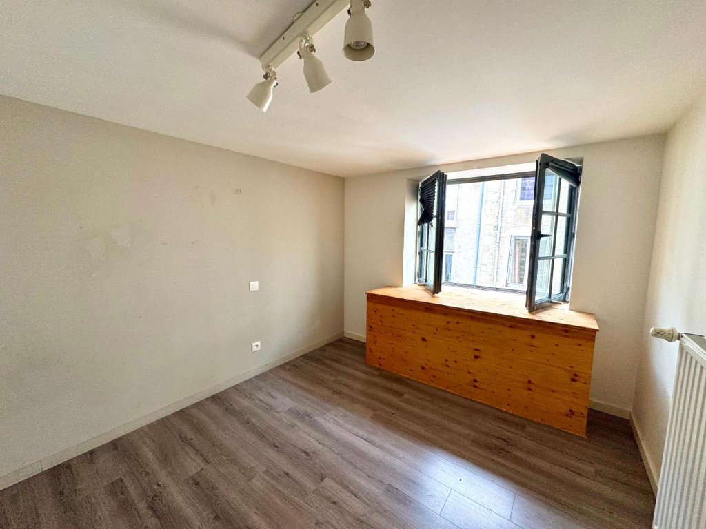 APPARTEMENT T4 A LOUER - ST ETIENNE - 86.08 m2 - 740 &euro; charges comprises par mois