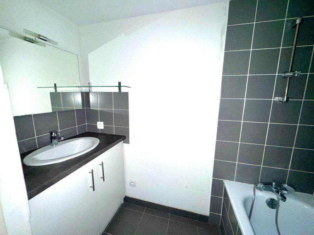 APPARTEMENT T4 A LOUER - ST ETIENNE - 86.08 m2 - 740 &euro; charges comprises par mois