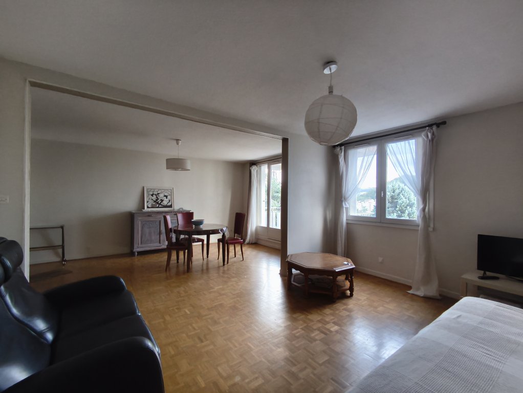 APPARTEMENT T4 A LOUER - ST ETIENNE - 81.98 m2 - 715 &euro; charges comprises par mois
